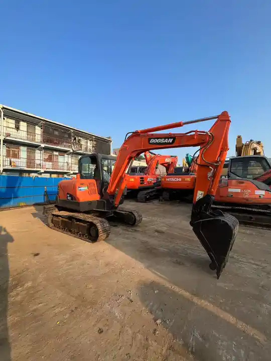 Original Top Sale High Performance Slightly Used Doosan Dx60 Tracked Excavator For Landscaping In Shanghai - حفار زحاف: صورة 5 Original Top Sale High Performance Slightly Used Doosan Dx60 Tracked Excavator For Landscaping In Shanghai - حفار زحاف: صورة 5