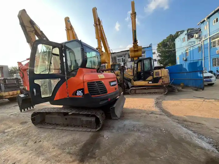 Original Top Sale High Performance Slightly Used Doosan Dx60 Tracked Excavator For Landscaping In Shanghai - حفار زحاف: صورة 4 Original Top Sale High Performance Slightly Used Doosan Dx60 Tracked Excavator For Landscaping In Shanghai - حفار زحاف: صورة 4