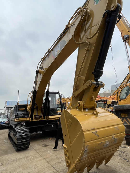 Original japan used CAT 320D 320D2 crawler excavator CAT 320 used excavators second hand excavator for sale - حفار زحاف: صورة 4 Original japan used CAT 320D 320D2 crawler excavator CAT 320 used excavators second hand excavator for sale - حفار زحاف: صورة 4