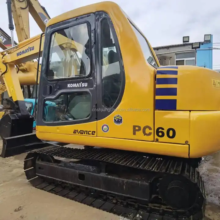 Second hand Komatsu PC60-7 excavator in good condition for sale - حفار زحاف: صورة 1 Second hand Komatsu PC60-7 excavator in good condition for sale - حفار زحاف: صورة 1