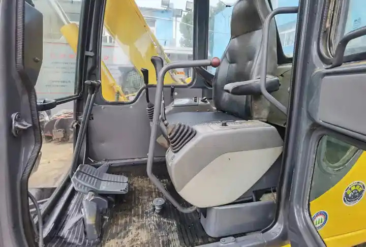 Second hand Komatsu PC60-7 excavator in good condition for sale - حفار زحاف: صورة 4 Second hand Komatsu PC60-7 excavator in good condition for sale - حفار زحاف: صورة 4