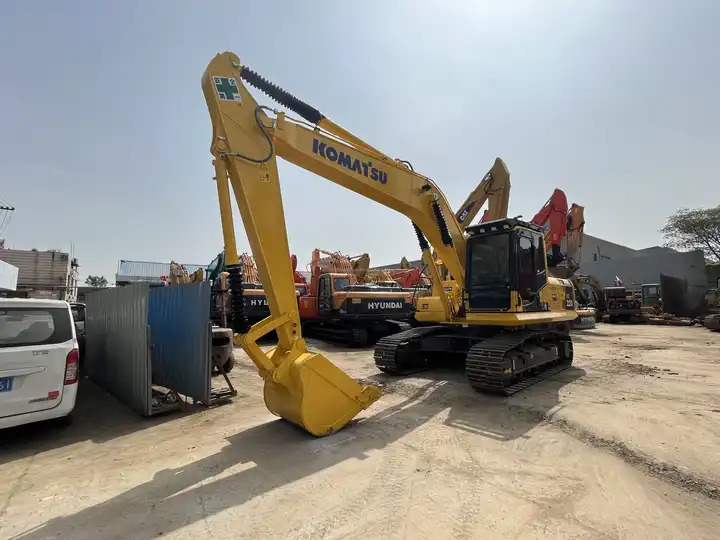 Second hand komatsu PC200 pc200-7 pc200-8 pc220 excavator low price high quality Construction works machinery in good condition - حفار زحاف: صورة 2 Second hand komatsu PC200 pc200-7 pc200-8 pc220 excavator low price high quality Construction works machinery in good condition - حفار زحاف: صورة 2