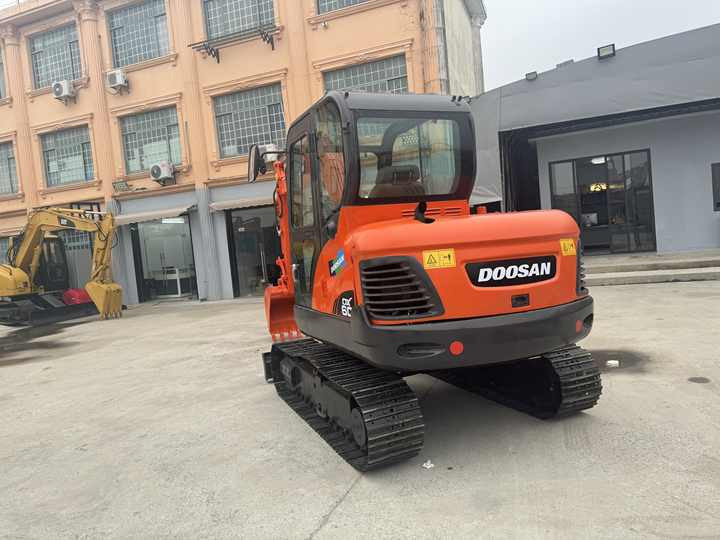 Top Grade in Stock Doosan DX60 Used 6 Ton Hydraulic Crawler Excavator Digger High Quality Factory Price Used 6 Ton - حفار زحاف: صورة 3 Top Grade in Stock Doosan DX60 Used 6 Ton Hydraulic Crawler Excavator Digger High Quality Factory Price Used 6 Ton - حفار زحاف: صورة 3
