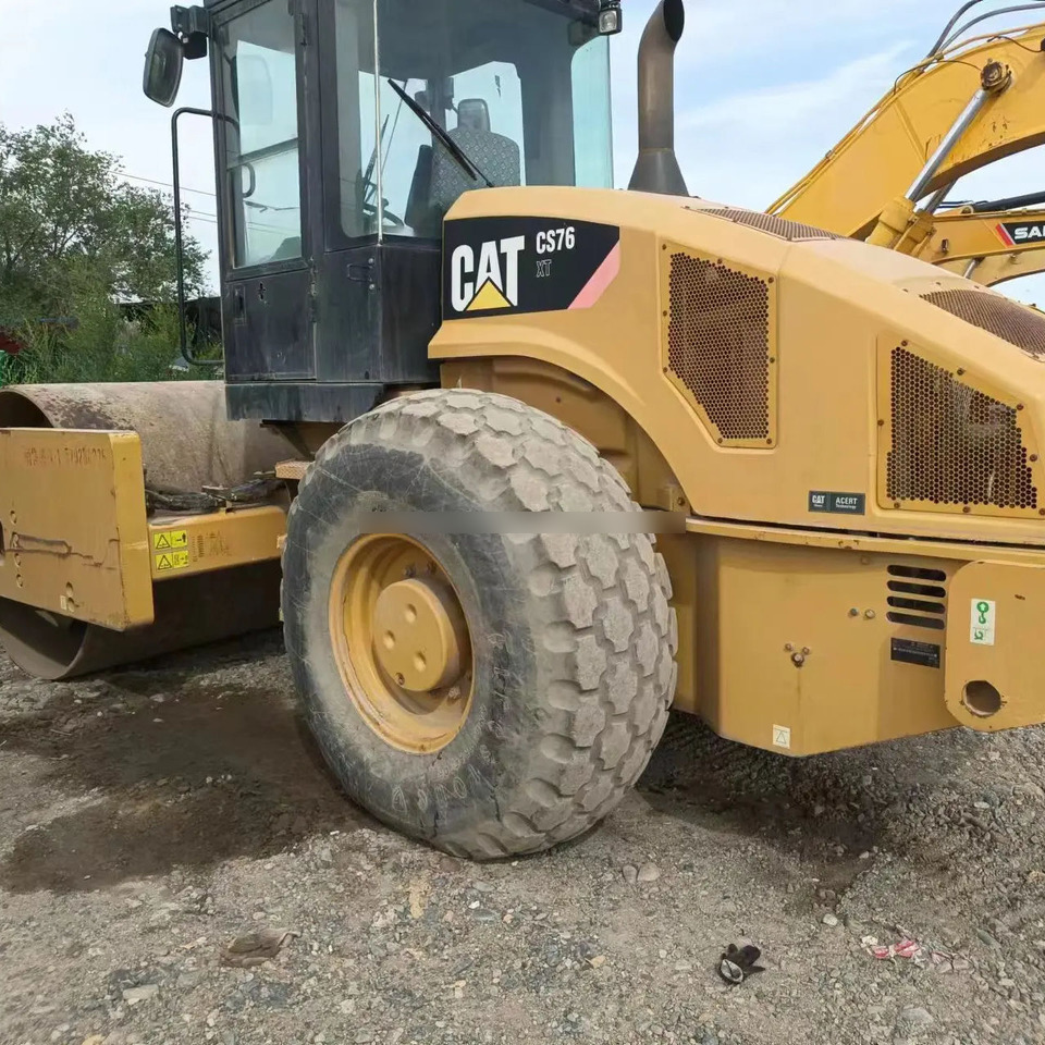 Used CAT CS76XT for sale Second hand caterpillar roller in good condition high brand quality, affordable and in stock - مدحلة ضاغطة: صورة 1 Used CAT CS76XT for sale Second hand caterpillar roller in good condition high brand quality, affordable and in stock - مدحلة ضاغطة: صورة 1