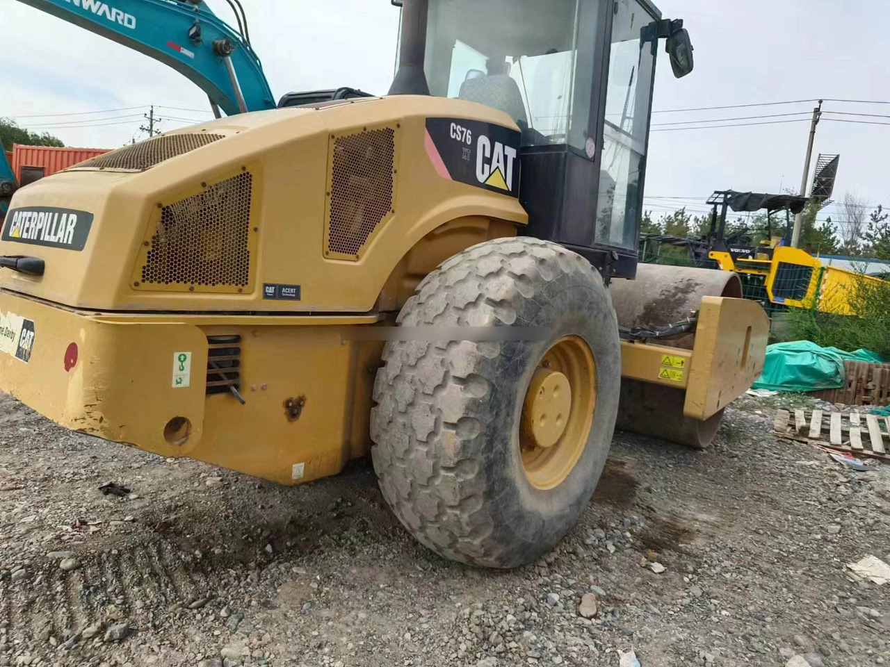 Used CAT CS76XT for sale Second hand caterpillar roller in good condition high brand quality, affordable and in stock - مدحلة ضاغطة: صورة 3 Used CAT CS76XT for sale Second hand caterpillar roller in good condition high brand quality, affordable and in stock - مدحلة ضاغطة: صورة 3