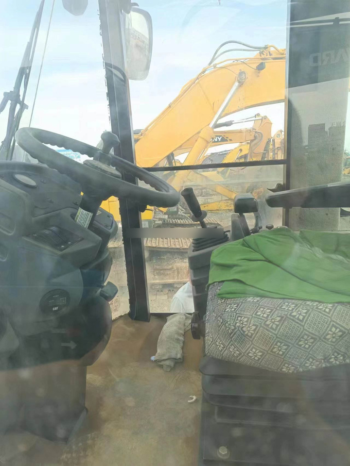 Used CAT CS76XT for sale Second hand caterpillar roller in good condition high brand quality, affordable and in stock - مدحلة ضاغطة: صورة 4 Used CAT CS76XT for sale Second hand caterpillar roller in good condition high brand quality, affordable and in stock - مدحلة ضاغطة: صورة 4