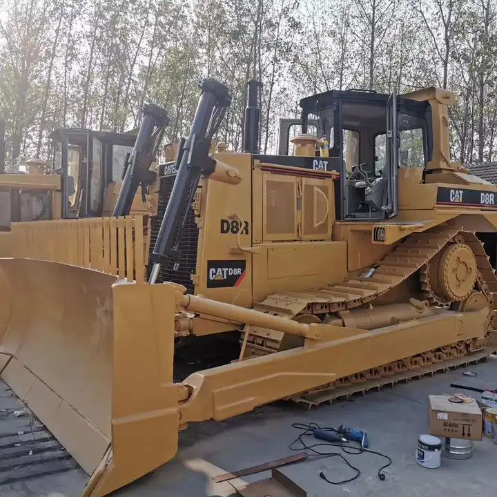 Used CAT D8R bulldozer in good condition for sale - جرافة: صورة 1 Used CAT D8R bulldozer in good condition for sale - جرافة: صورة 1