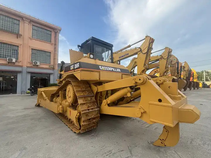 Used Caterpillar bulldozer CAT D8R on sale - جرافة: صورة 4 Used Caterpillar bulldozer CAT D8R on sale - جرافة: صورة 4