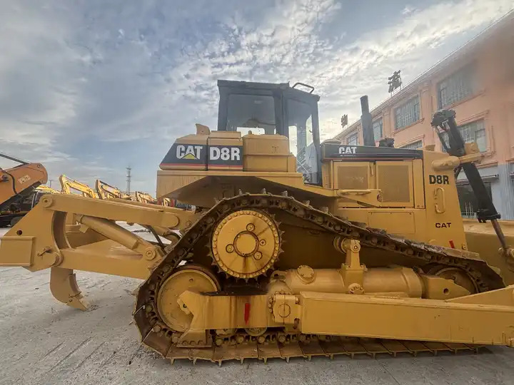 Used Caterpillar bulldozer CAT D8R on sale - جرافة: صورة 3 Used Caterpillar bulldozer CAT D8R on sale - جرافة: صورة 3