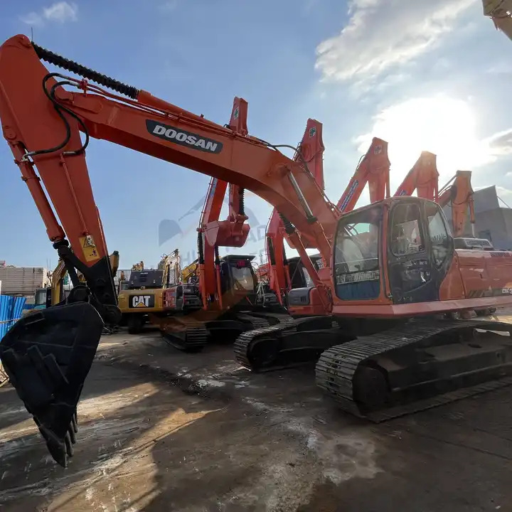 Used Doosan Dx300 Excavator Heavy Large Construction Equipment With Good Condition Original Korea For Sale - حفار زحاف: صورة 1 Used Doosan Dx300 Excavator Heavy Large Construction Equipment With Good Condition Original Korea For Sale - حفار زحاف: صورة 1
