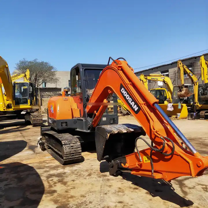 Used Doosan Machinery for Sale Mini excavator DH55-V DH60-7 for sale Fast Delivery Competitive Price Digger Hydraulic Excavator - حفار زحاف: صورة 3 Used Doosan Machinery for Sale Mini excavator DH55-V DH60-7 for sale Fast Delivery Competitive Price Digger Hydraulic Excavator - حفار زحاف: صورة 3