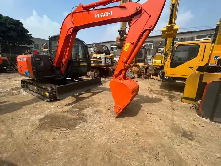Used Hitachi ZX70 crawler Excavator, Japan Made used Hitachi ZX70 Mini Excavator in good condition on sale - حفار زحاف: صورة 3 Used Hitachi ZX70 crawler Excavator, Japan Made used Hitachi ZX70 Mini Excavator in good condition on sale - حفار زحاف: صورة 3