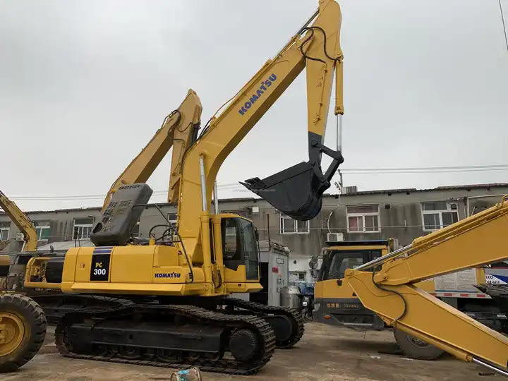 Used Komatsu excavator Pc300-7 in good condition for sale - حفار زحاف: صورة 3 Used Komatsu excavator Pc300-7 in good condition for sale - حفار زحاف: صورة 3