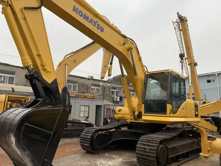 Used Komatsu excavator Pc300-7 in good condition for sale - حفار زحاف: صورة 4 Used Komatsu excavator Pc300-7 in good condition for sale - حفار زحاف: صورة 4