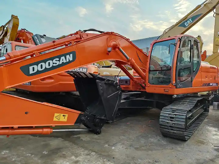 Used excavator Doosan DX60 with excellent working condition on sale Used Doosan DX60 excavator, Doosan DX60 mini excavators - حفار زحاف: صورة 2 Used excavator Doosan DX60 with excellent working condition on sale Used Doosan DX60 excavator, Doosan DX60 mini excavators - حفار زحاف: صورة 2
