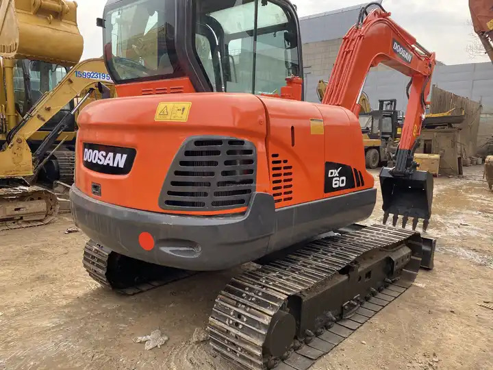Used excavator Doosan DX60 with excellent working condition on sale Used Doosan DX60 excavator, Doosan DX60 mini excavators - حفار زحاف: صورة 4 Used excavator Doosan DX60 with excellent working condition on sale Used Doosan DX60 excavator, Doosan DX60 mini excavators - حفار زحاف: صورة 4