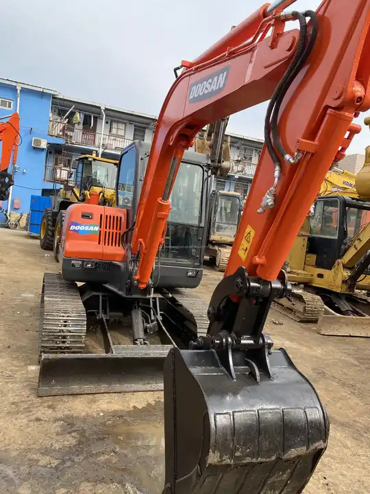 Used excavator Doosan DX60 with excellent working condition on sale Used Doosan DX60 excavator, Doosan DX60 mini excavators - حفار زحاف: صورة 3 Used excavator Doosan DX60 with excellent working condition on sale Used Doosan DX60 excavator, Doosan DX60 mini excavators - حفار زحاف: صورة 3