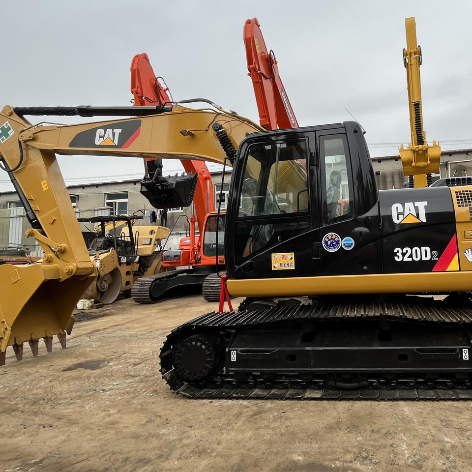 Used excavators cat 320d cat 20 ton excavator with excellent condition - حفارة: صورة 1 Used excavators cat 320d cat 20 ton excavator with excellent condition - حفارة: صورة 1