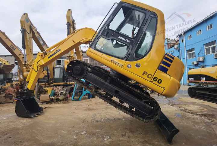 Used komatsu Pc60-7 Crawler Excavator 6 Ton Excavator In Shanghai China For Sale PC 60 60-7 PC60 PC78 excavator - حفار زحاف: صورة 4 Used komatsu Pc60-7 Crawler Excavator 6 Ton Excavator In Shanghai China For Sale PC 60 60-7 PC60 PC78 excavator - حفار زحاف: صورة 4