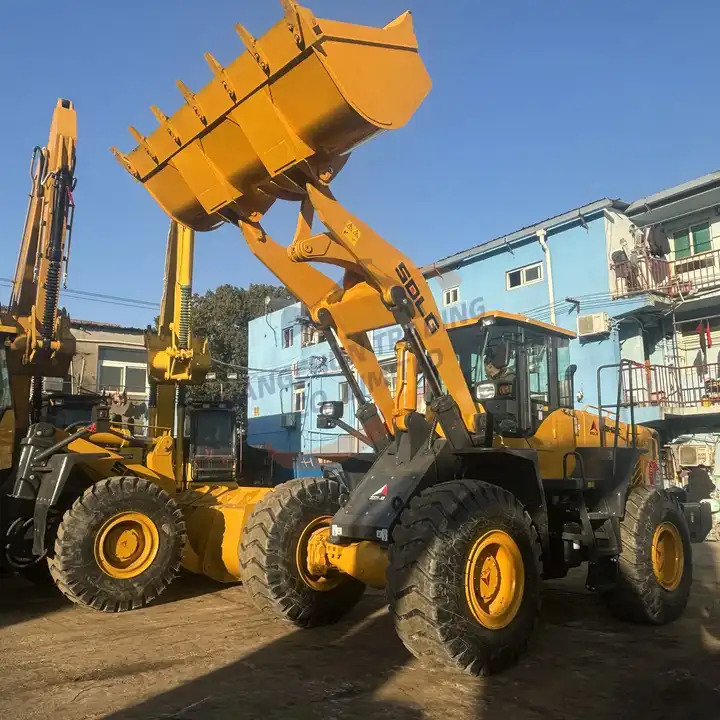 Used original China heavy duty hydraulic tractor loader SDLG 956L L956F 956l in low price - اللودر بعجل: صورة 2 Used original China heavy duty hydraulic tractor loader SDLG 956L L956F 956l in low price - اللودر بعجل: صورة 2