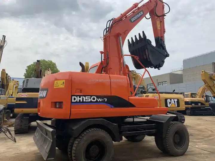 Wheel digging excavator Used DOOSAN150W DH150W DH150W-7 / second-hand KOREA engine DOOSAN DH 150 150W-7 DOOSAN150 - حفار زحاف: صورة 2 Wheel digging excavator Used DOOSAN150W DH150W DH150W-7 / second-hand KOREA engine DOOSAN DH 150 150W-7 DOOSAN150 - حفار زحاف: صورة 2