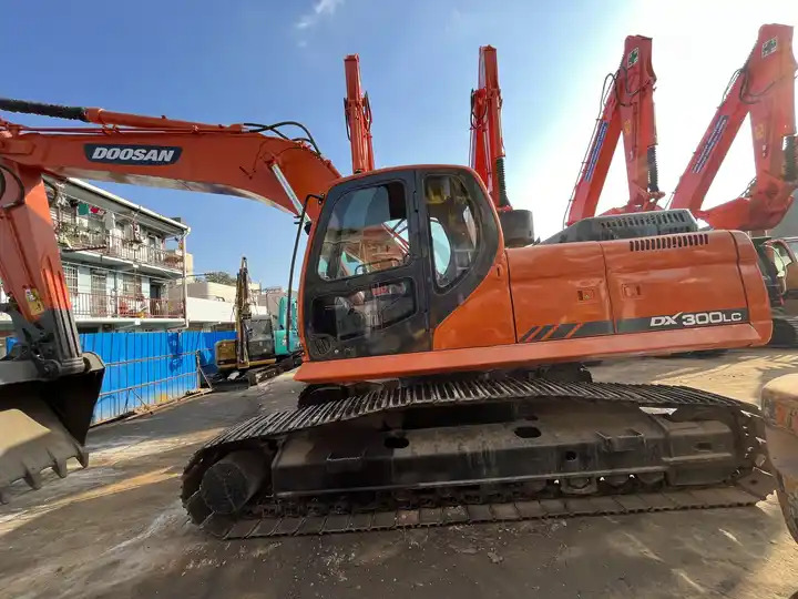 Competitive Used Machinery Doosan300 dx300lc Hydraulic Crawler Backhoe Digger 30ton Used Excavator Doosan DX300LC - حفار زحاف: صورة 3 Competitive Used Machinery Doosan300 dx300lc Hydraulic Crawler Backhoe Digger 30ton Used Excavator Doosan DX300LC - حفار زحاف: صورة 3