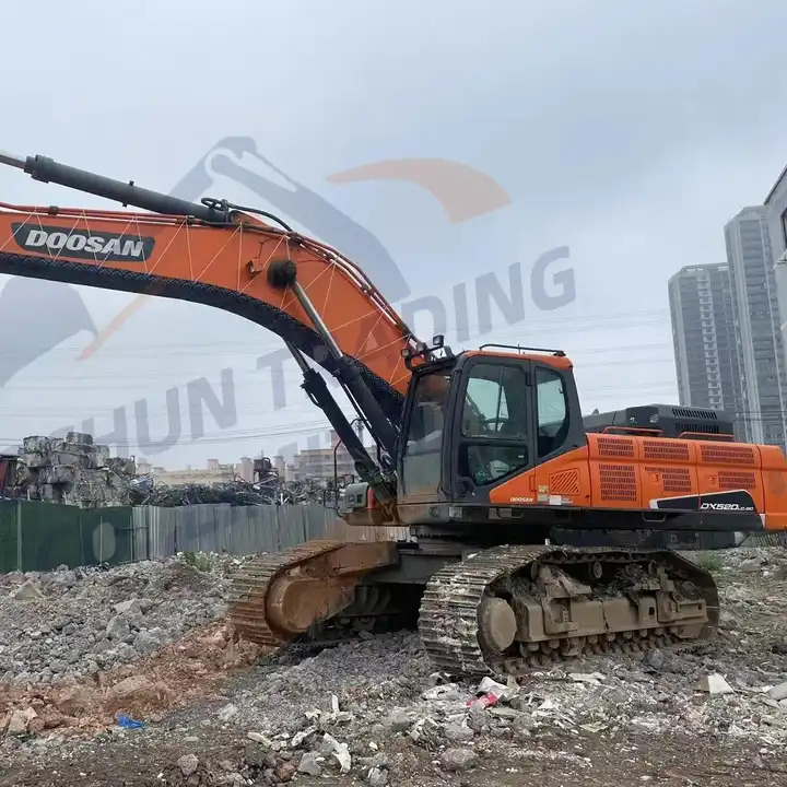 High quality Used Doosan excavator DX520LC-9C in good condition for sale - حفار زحاف: صورة 1 High quality Used Doosan excavator DX520LC-9C in good condition for sale - حفار زحاف: صورة 1