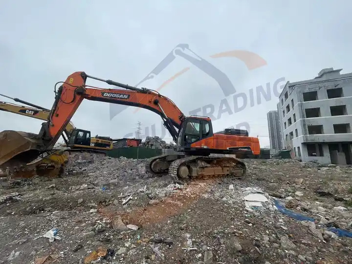 Low price Used Doosan excavator DX520LC-9C in good condition for sale - حفار زحاف: صورة 4 Low price Used Doosan excavator DX520LC-9C in good condition for sale - حفار زحاف: صورة 4