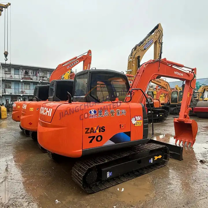 Mini hitachi excavator 7 ton zx70 Hitachi digger Hitachi zx70 used excavator crawler - حفار زحاف: صورة 1 Mini hitachi excavator 7 ton zx70 Hitachi digger Hitachi zx70 used excavator crawler - حفار زحاف: صورة 1