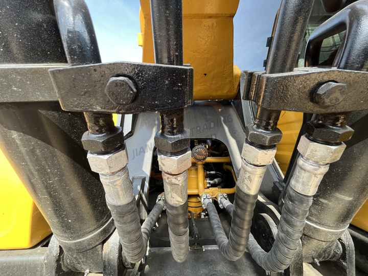 Sany 215 brand new excavator China cheap used SANY sy 215 Excavator SANY SY215c crawler excavators for sale - حفار زحاف: صورة 4 Sany 215 brand new excavator China cheap used SANY sy 215 Excavator SANY SY215c crawler excavators for sale - حفار زحاف: صورة 4