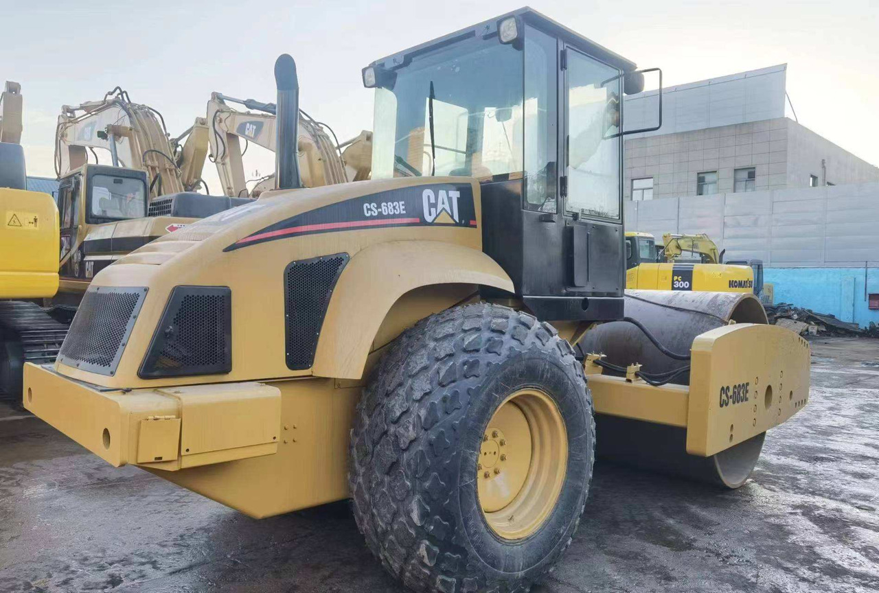 Used Road making machine CAT CS 683E roller - مدحلة اسفلت: صورة 3 Used Road making machine CAT CS 683E roller - مدحلة اسفلت: صورة 3