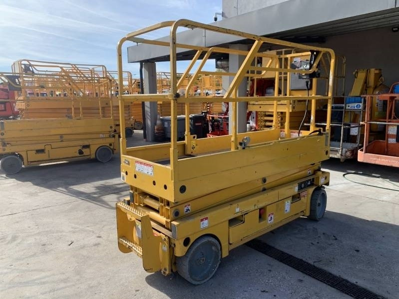 Haulotte Compact 8 - 8m, electric - رافعة هيدروليكية مقصية: صورة 2 Haulotte Compact 8 - 8m, electric - رافعة هيدروليكية مقصية: صورة 2