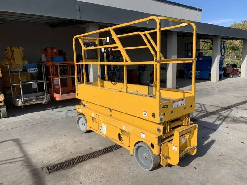 Haulotte Compact 8 - 8m, electric - رافعة هيدروليكية مقصية: صورة 1 Haulotte Compact 8 - 8m, electric - رافعة هيدروليكية مقصية: صورة 1