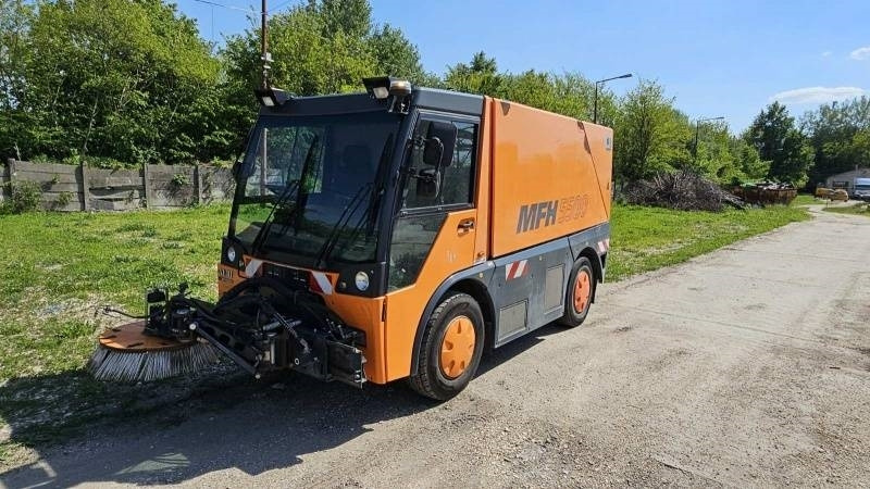 Mfh 5500 sweeper - with air conditionier - سياره كنس شوارع: صورة 2 Mfh 5500 sweeper - with air conditionier - سياره كنس شوارع: صورة 2