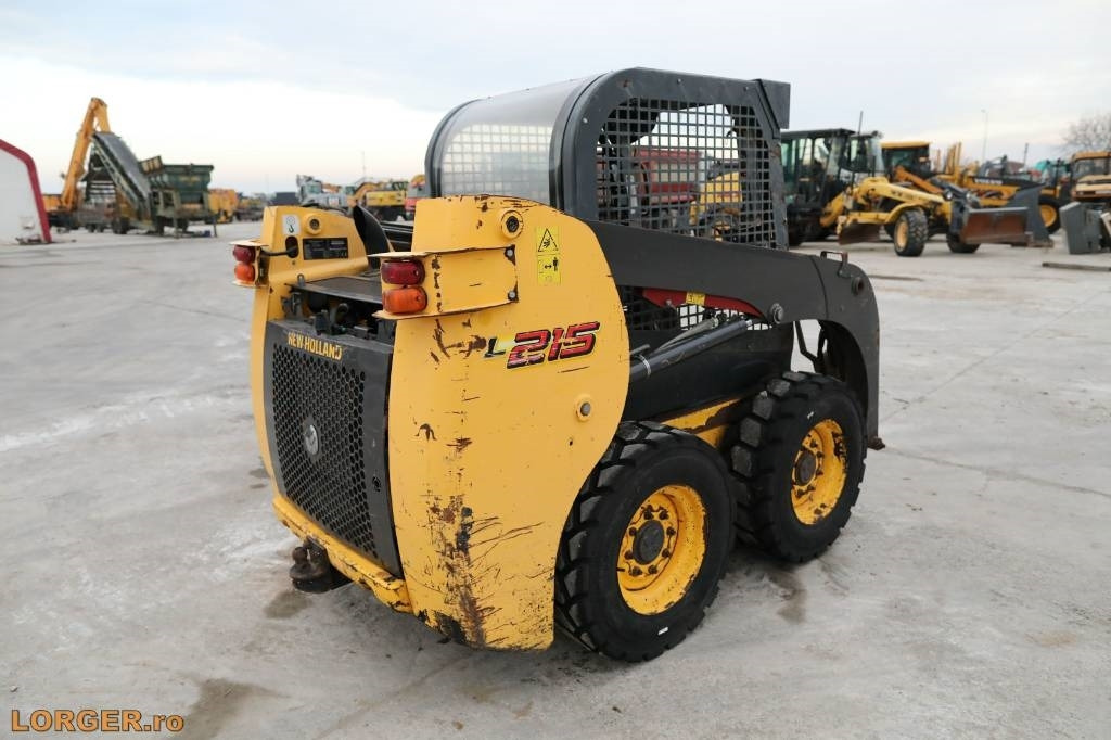 New Holland L 215 - شيول صغير: صورة 3 New Holland L 215 - شيول صغير: صورة 3