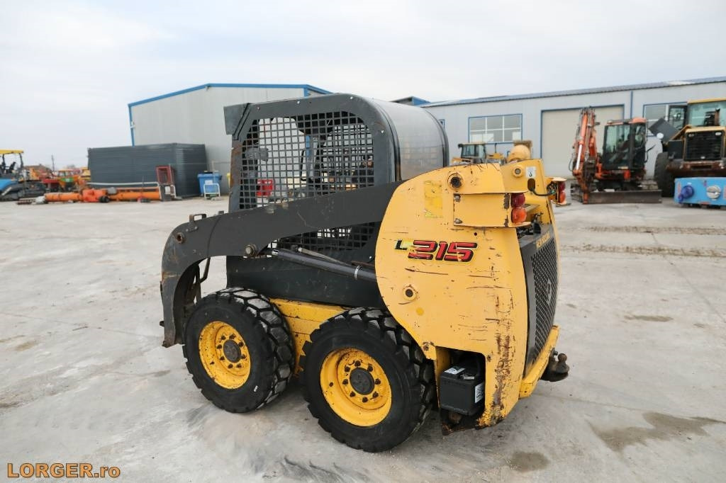New Holland L 215 - شيول صغير: صورة 2 New Holland L 215 - شيول صغير: صورة 2