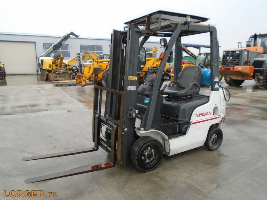Nissan EBT P1F1 - رافعة شوكية تعمل بالغاز: صورة 1 Nissan EBT P1F1 - رافعة شوكية تعمل بالغاز: صورة 1