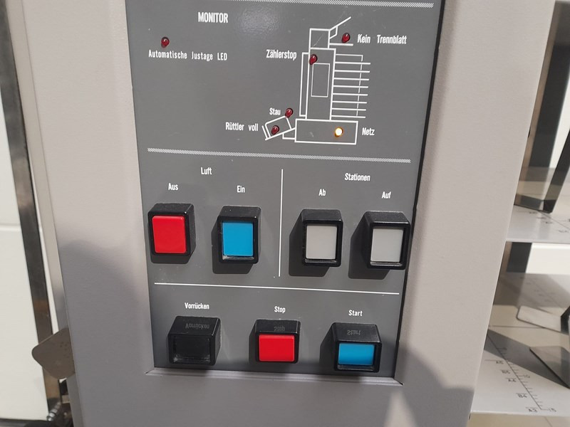 Horizon AC-8000 S | collator | 8 stations | 1992 - آلات الطباعة: صورة 3 Horizon AC-8000 S | collator | 8 stations | 1992 - آلات الطباعة: صورة 3