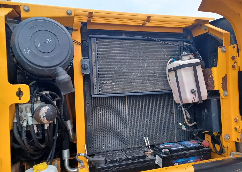 حفارة دولاب JCB JS175W: صورة 16