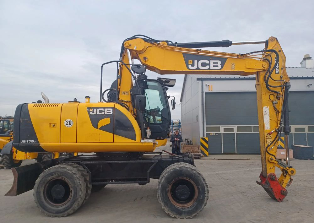 حفارة دولاب JCB JS175W: صورة 7