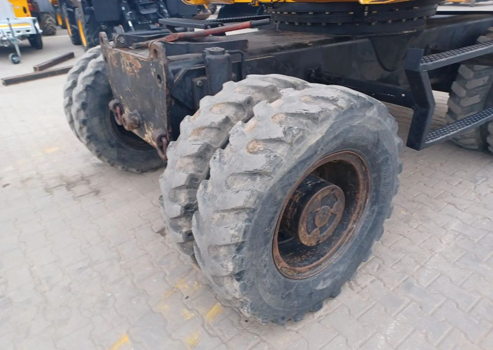 حفارة دولاب JCB JS175W: صورة 9