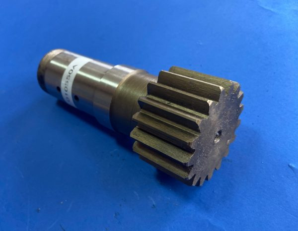 Wałek obrotu 010670A Komatsu PC16 - محرك سوينغ - آلات البناء: صورة 1 Wałek obrotu 010670A Komatsu PC16 - محرك سوينغ - آلات البناء: صورة 1