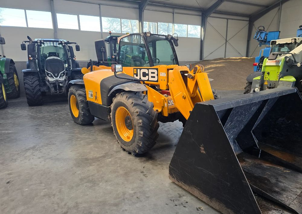 JCB 531-70 - آليات: صورة 1 JCB 531-70 - آليات: صورة 1