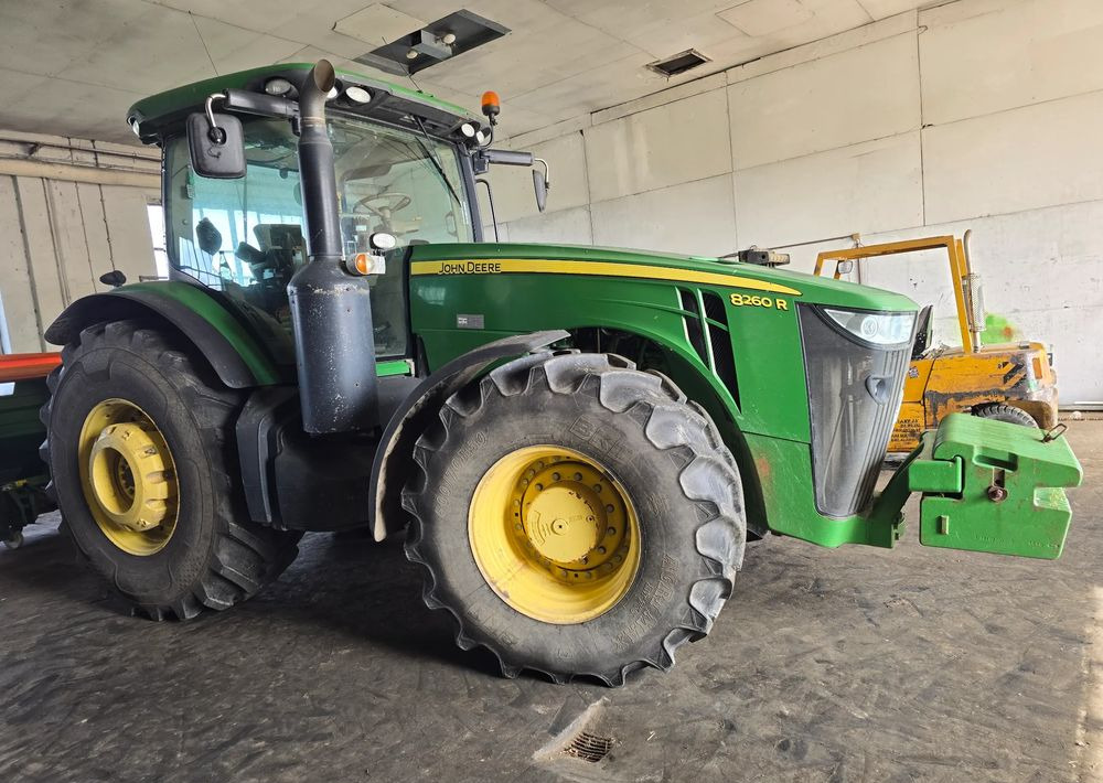 John Deere 8260R - جرار: صورة 2 John Deere 8260R - جرار: صورة 2