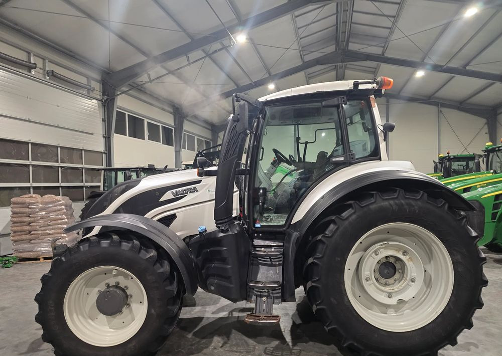 Valtra T 174S - جرار: صورة 4 Valtra T 174S - جرار: صورة 4