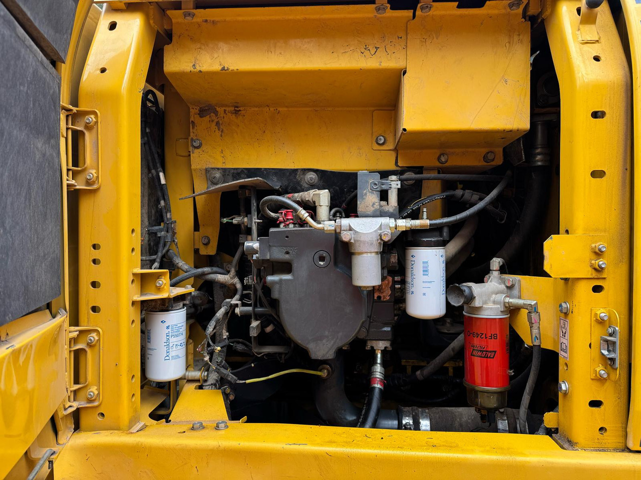 KOMATSU PC210LC-11 - حفار زحاف: صورة 3 KOMATSU PC210LC-11 - حفار زحاف: صورة 3