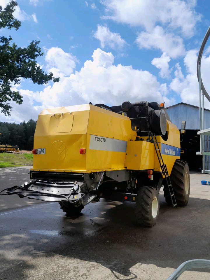 New Holland TC5070 - حصادة موحَّدة: صورة 4 New Holland TC5070 - حصادة موحَّدة: صورة 4