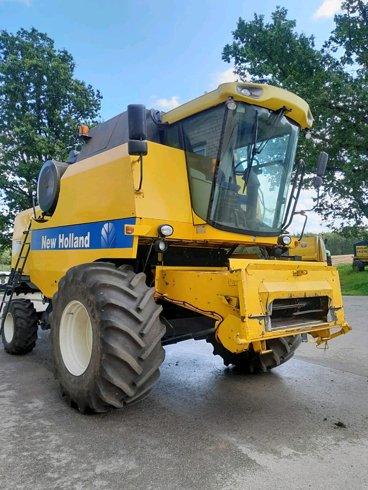 New Holland TC5070 - حصادة موحَّدة: صورة 1 New Holland TC5070 - حصادة موحَّدة: صورة 1