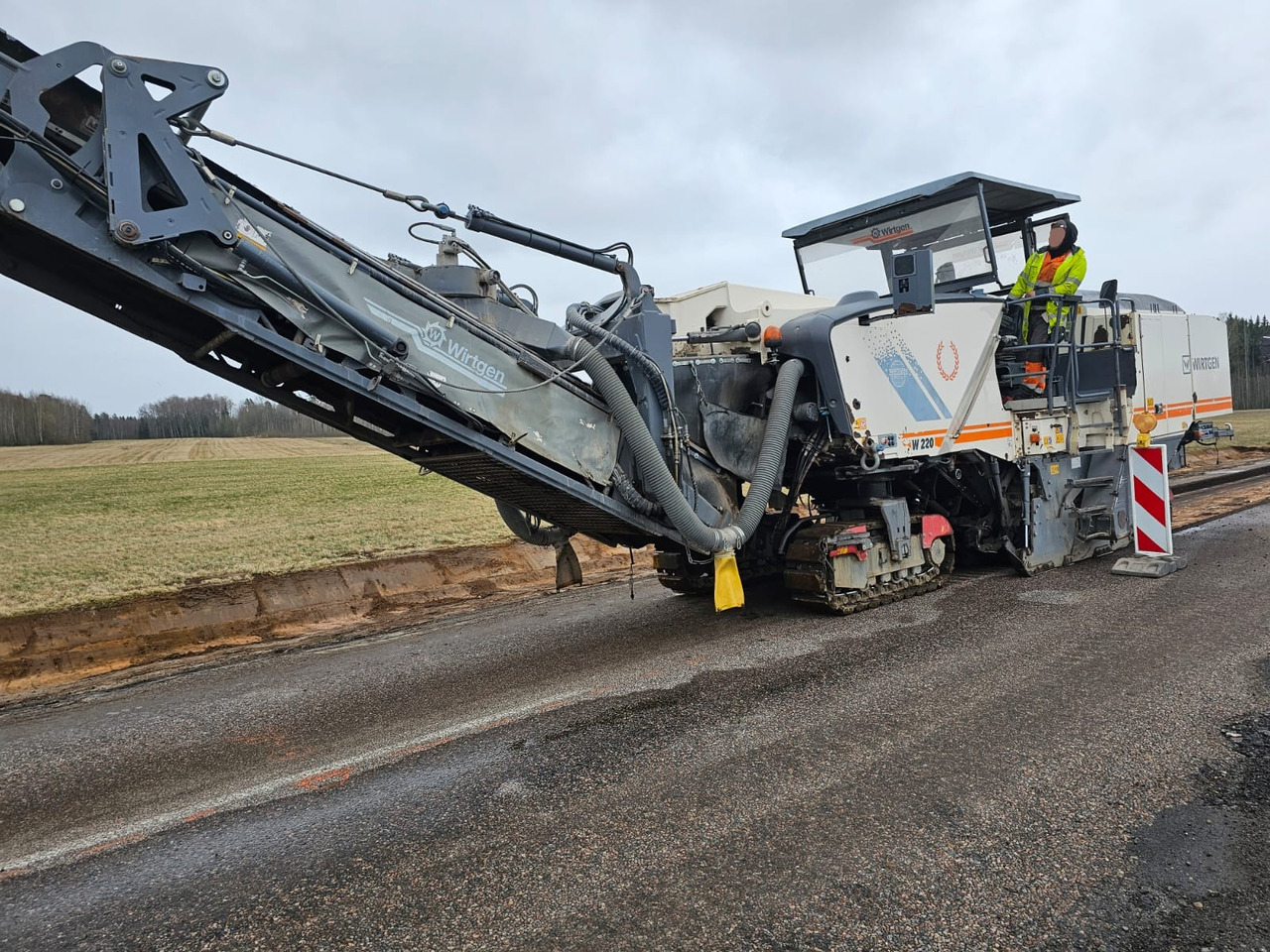 WIRTGEN W220 - قشاطة أسفلت: صورة 1 WIRTGEN W220 - قشاطة أسفلت: صورة 1