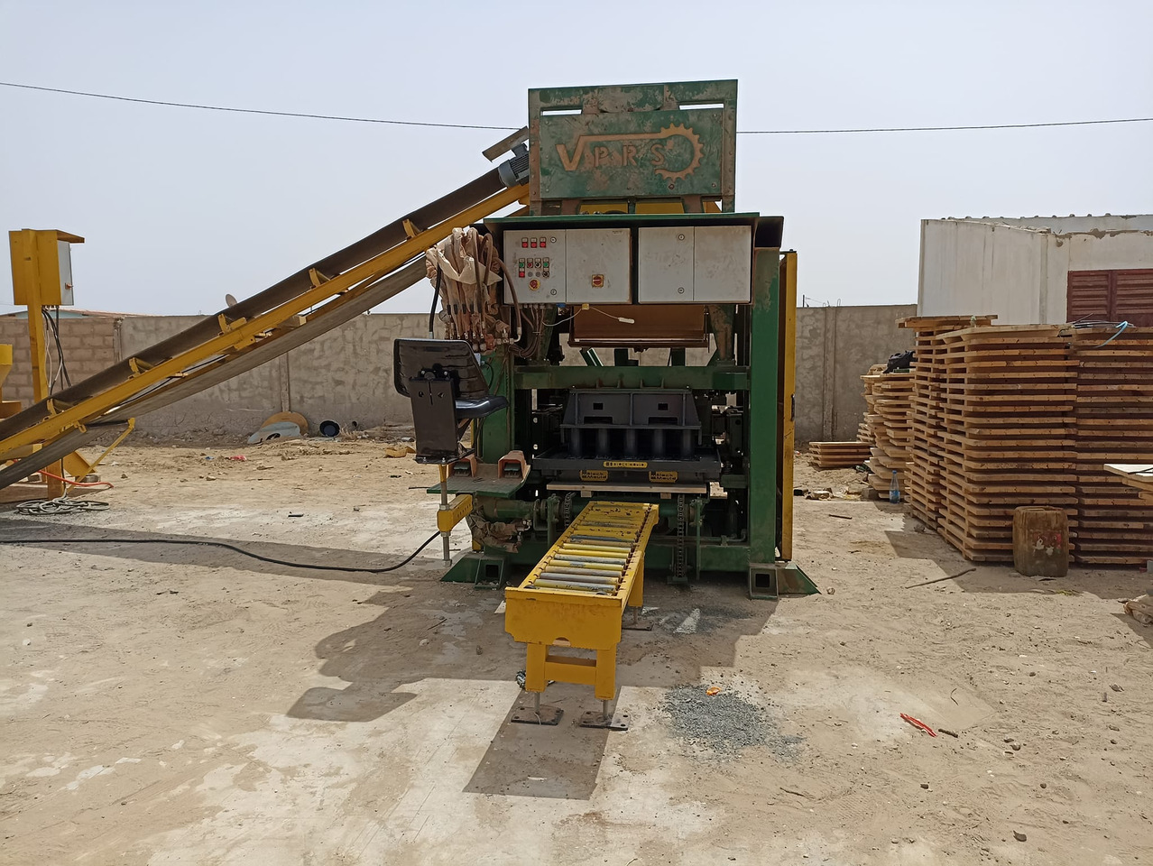 Economic Block Making Machine - ماكينة البلوك: صورة 5 Economic Block Making Machine - ماكينة البلوك: صورة 5
